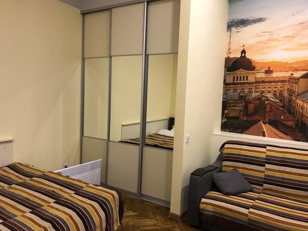 On Khorvatska Street Apartment Lviv